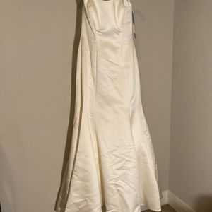 David’s bridal wedding dress, Vera Wang sash&veil